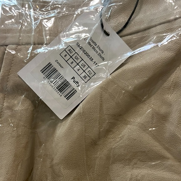 SHOWPO SHORTS - Picture 8 of 9